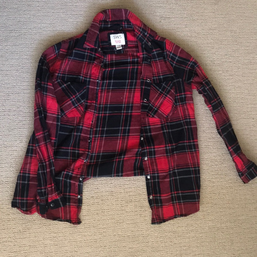 Plaid, medium size, barely worn, small hole